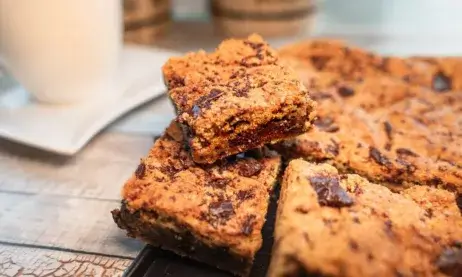 Chewy Chocolate Chip Cookie Bars