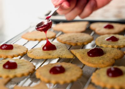 Traditional Linzer Cookies Place Jam On Top Of Bottom Cookies 1